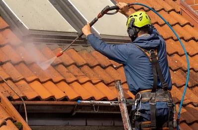 Démoussage et hydrofuge de toiture à Crozant